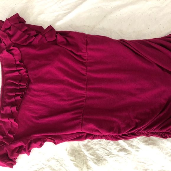 Cute sleeveless top with ruffles. - Picture 2 of 3